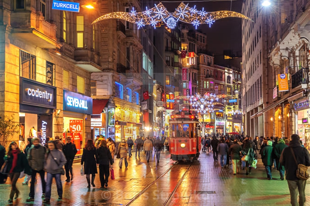 Christmas Shopping Delight Turkey - Istanbul ShowCase
